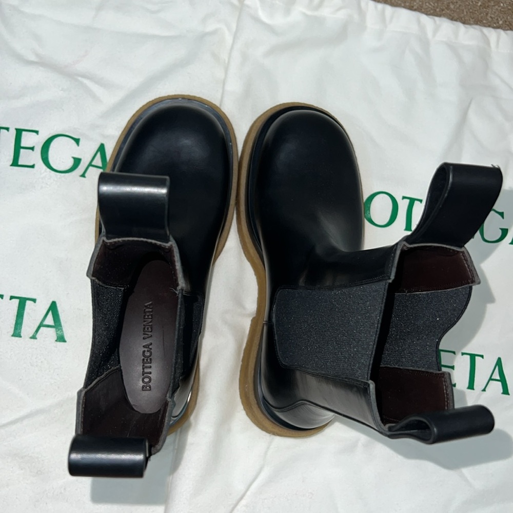 Bottega Veneta Wardrobe 02 Lug Crepe Sole Leather Boots - Picture 9 of 12